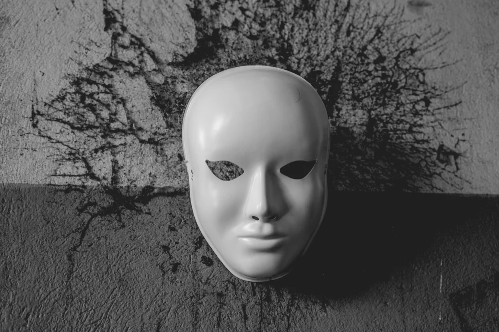 تقلا، تا عمقِ تاریکی